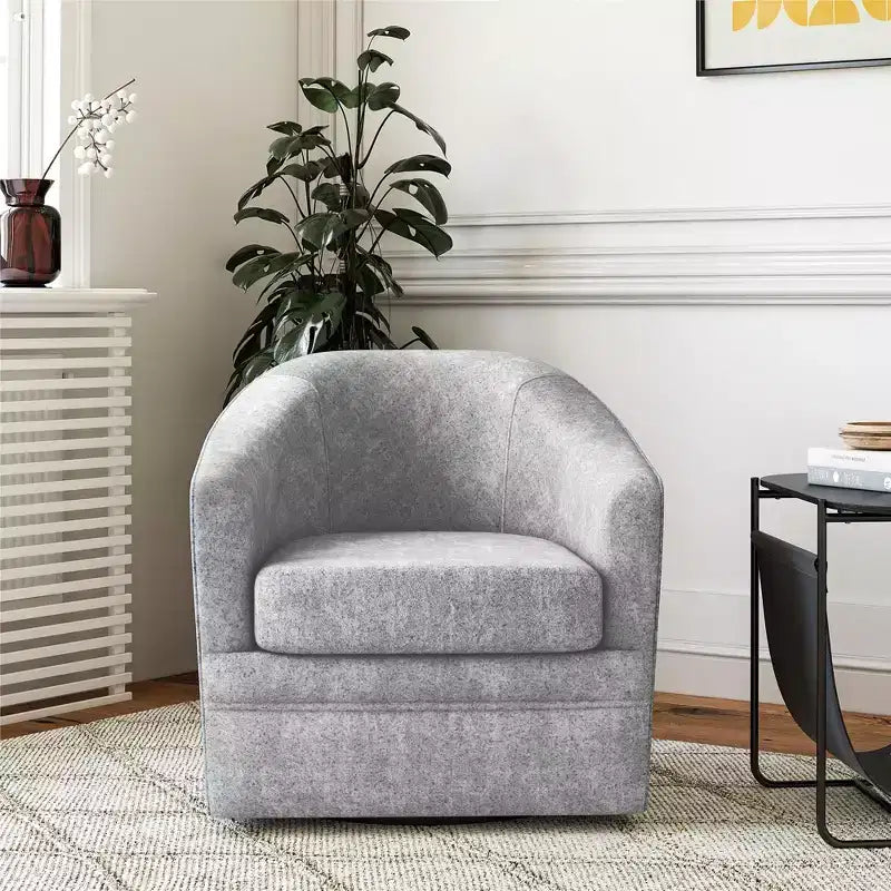Poltrona girevole decorativa in classico stile scandinavo