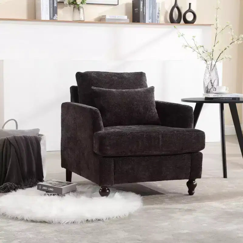 Poltrona decorativa moderna con struttura in legno, design a poltroncina club capitonné, stile metà secolo.