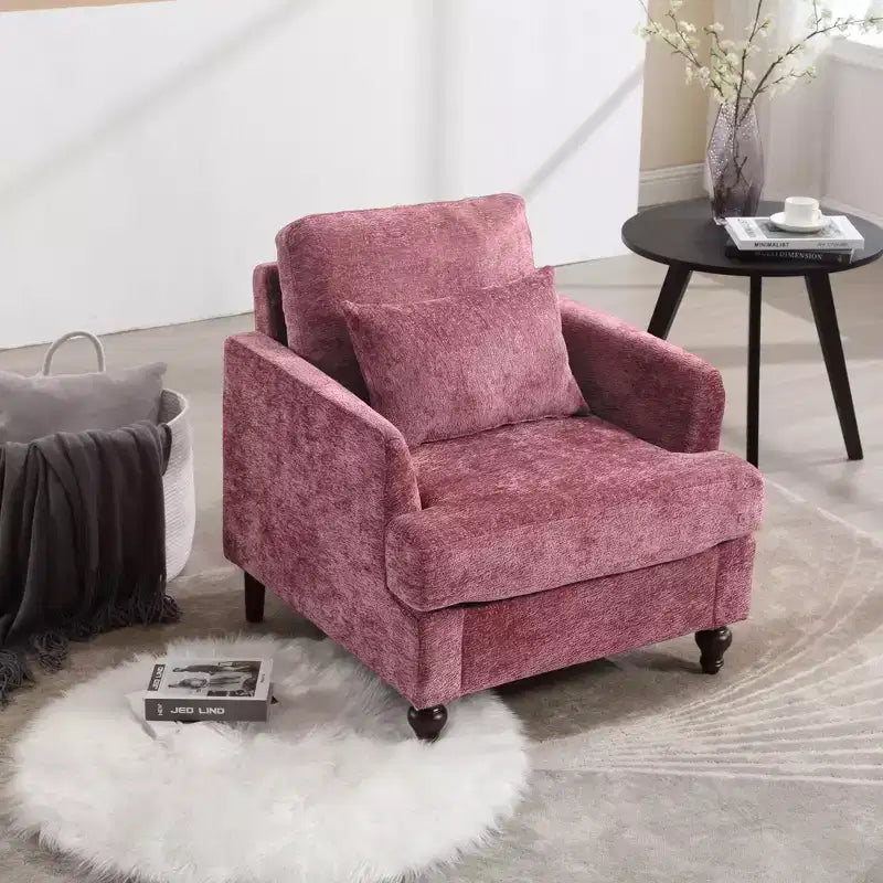 Poltrona decorativa moderna con struttura in legno, design a poltroncina club capitonné, stile metà secolo.