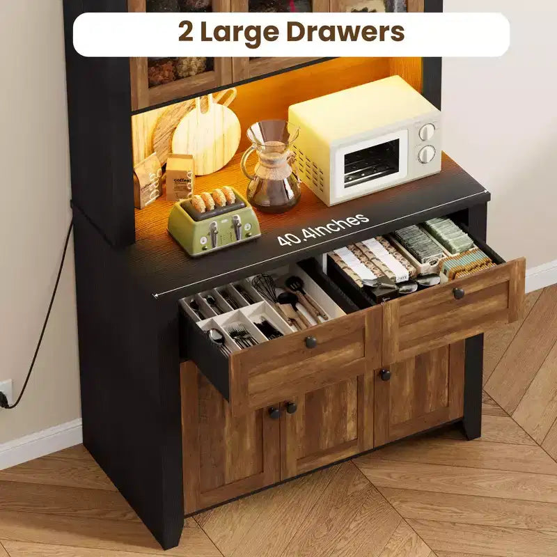 Dispensa alta 66 pollici con luci LED e stazione di ricarica, mobile da cucina con credenza, angolo caffè e cassetti contenitori